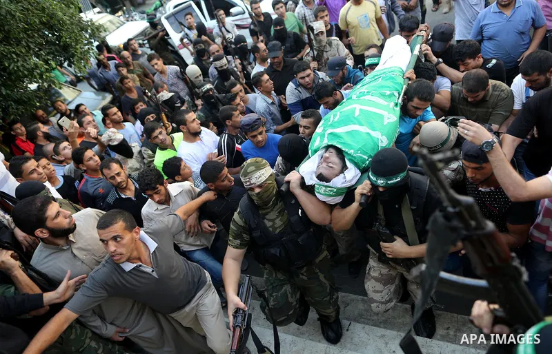 Palestinian members of the Ezzedine al-Qassam Brigades, the armed wing of the Hamas movement carry the body of a Palestinian fellow militant, Anas Salama Abu Lasheen, 22, who died after a tunnel collapse in the Gaza Stri...