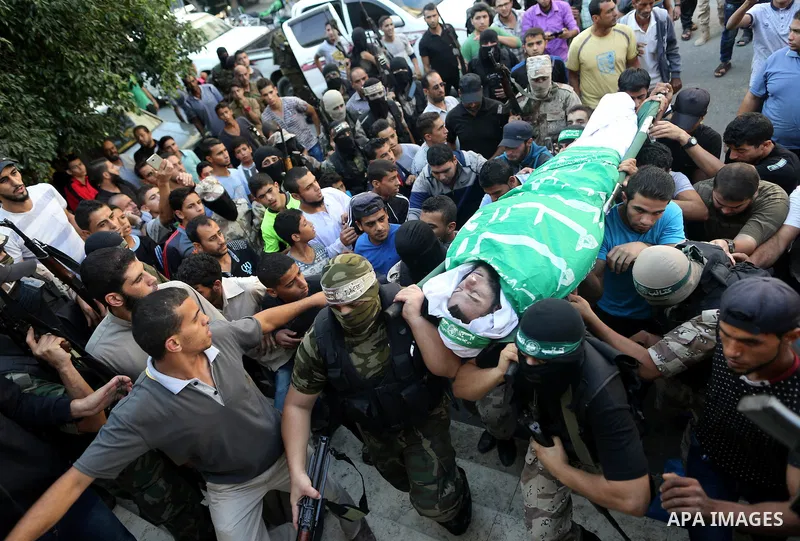 Palestinian members of the Ezzedine al-Qassam Brigades, the armed wing of the Hamas movement carry the body of a Palestinian fellow militant, Anas Salama Abu Lasheen, 22, who died after a tunnel collapse in the Gaza Stri...