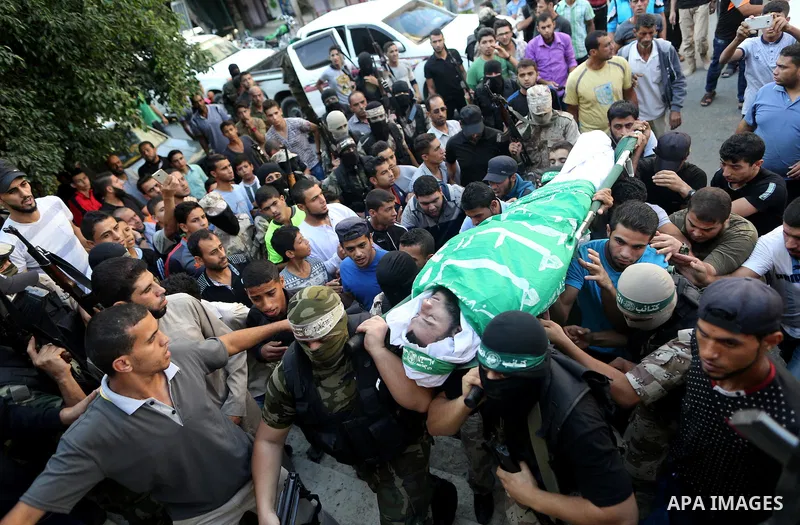 Palestinian members of the Ezzedine al-Qassam Brigades, the armed wing of the Hamas movement carry the body of a Palestinian fellow militant, Anas Salama Abu Lasheen, 22, who died after a tunnel collapse in the Gaza Stri...