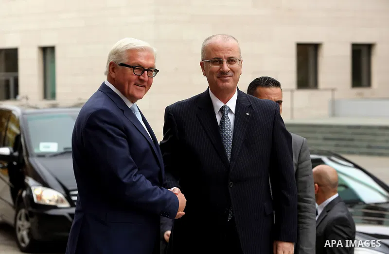 German Foreign Minister Frank-Walter Steinmeier welcomes Palestinian Prime Minister Rami Hamdallah for talks in Berlin on October 26, 2016. Photo by Prime Minister Office