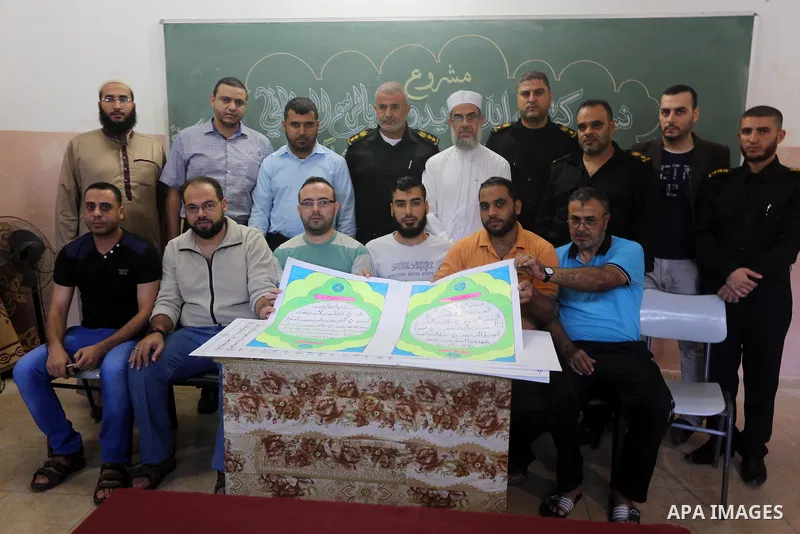 Palestinian prisoners print a copy of the Koran in a manner drawing Ottoman at the rehabilitation and repair center, in Gaza city on October 31, 2016. Photo by Mohammed Asad