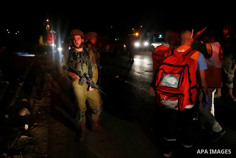 Israeli soldiers stand guard near the scene of a shooting attack by a Palestinian assailant at an Israeli military crossing point near the West Bank City of Ramallah October 31, 2016. The Israeli army said the gunman "op...