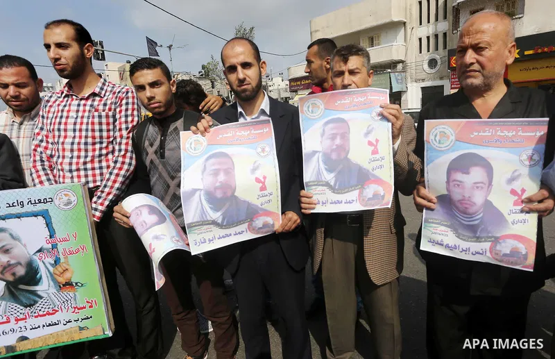 Palestinian supporters of the Islamic Jihad Movement, take part during a protest to show solidarity with Palestinian prisoners on hunger strike in Israeli Jails, in Gaza city on November 1, 2016. Photo by Mohammed Asad