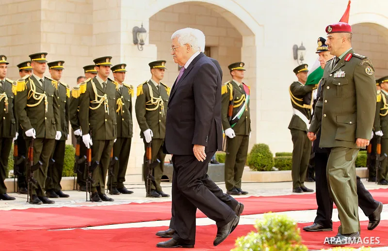 Palestinian President Mahmoud Abbas gestures as he welcomes Italy's President Sergio Mattarella during a welcoming ceremony in the West Bank city of Bethlehem November 1, 2016. Photo by Wisam Hashlamoun