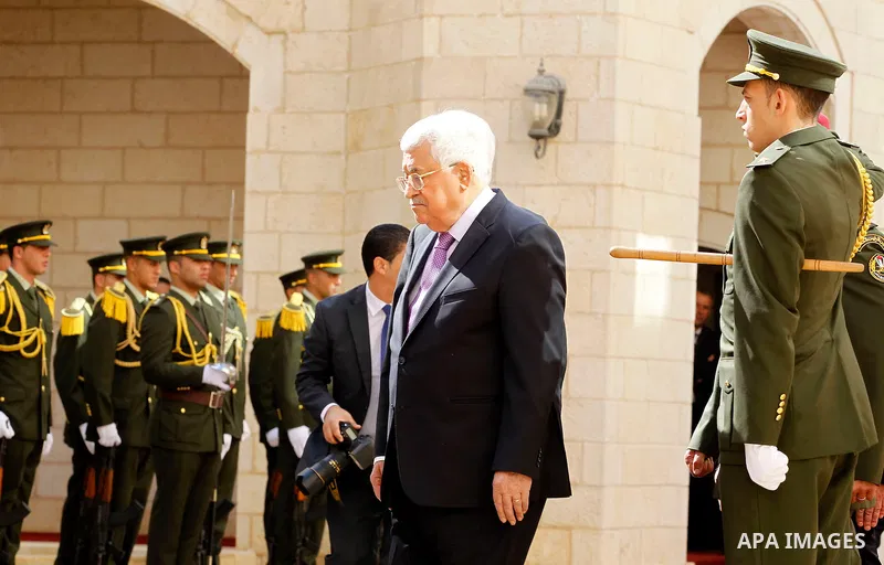 Palestinian President Mahmoud Abbas gestures as he welcomes Italy's President Sergio Mattarella during a welcoming ceremony in the West Bank city of Bethlehem November 1, 2016. Photo by Wisam Hashlamoun