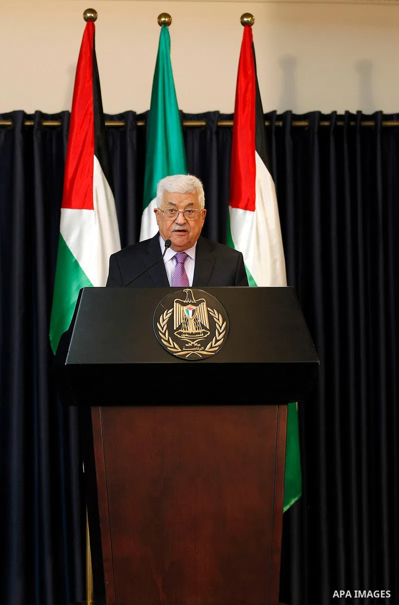 Palestinian President Mahmoud Abbas speaks during a joint news conference with Italy's President Sergio Mattarella in the West Bank city of Bethlehem November 1, 2016. Photo by Wisam Hashlamoun