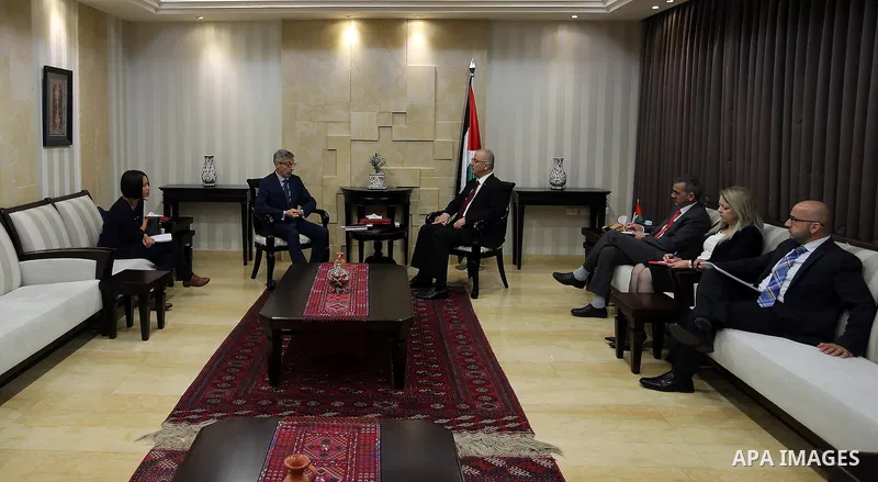 Palestinian Prime Minister, Rami Hamadallah, meets with the French Consul General Pierre Kuchard in the West Bank city of Ramallah, on Nov. 1, 2016. Photo by Prime Minister Office