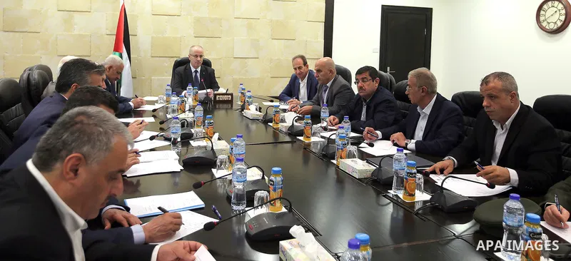 Palestinian Prime Minister, Rami Hamadallah, chairs a meeting of the Security establishment leaders in the West Bank city of Ramallah, on Nov 3, 2016. Photo by Prime Minister Office