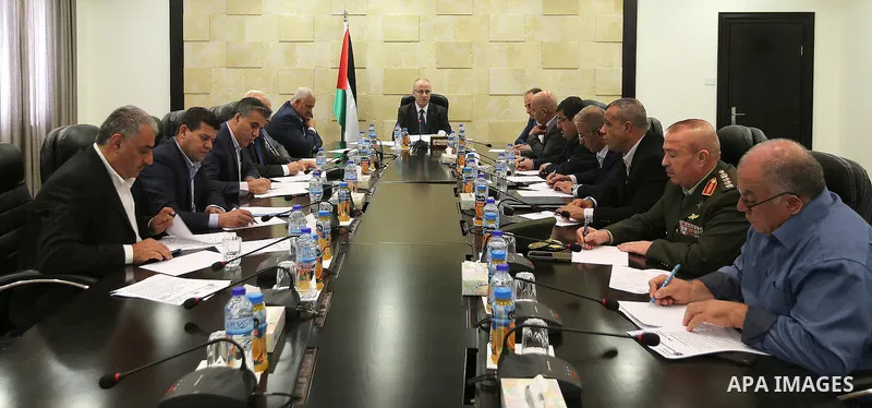Palestinian Prime Minister, Rami Hamadallah, chairs a meeting of the Security establishment leaders in the West Bank city of Ramallah, on Nov 3, 2016. Photo by Prime Minister Office