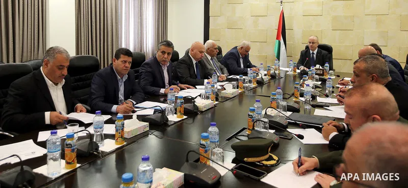 Palestinian Prime Minister, Rami Hamadallah, chairs a meeting of the Security establishment leaders in the West Bank city of Ramallah, on Nov 3, 2016. Photo by Prime Minister Office