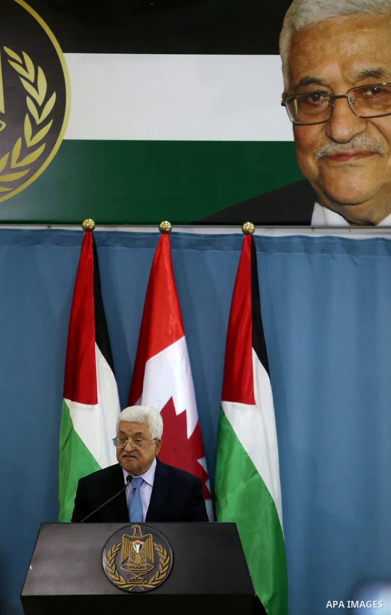 Palestinian President Mahmoud Abbas speaks during a joint news conference with Canada's Governor General David Johnston in the West Bank city of Ramallah November 4, 2016. Photo by Shadi Hatem