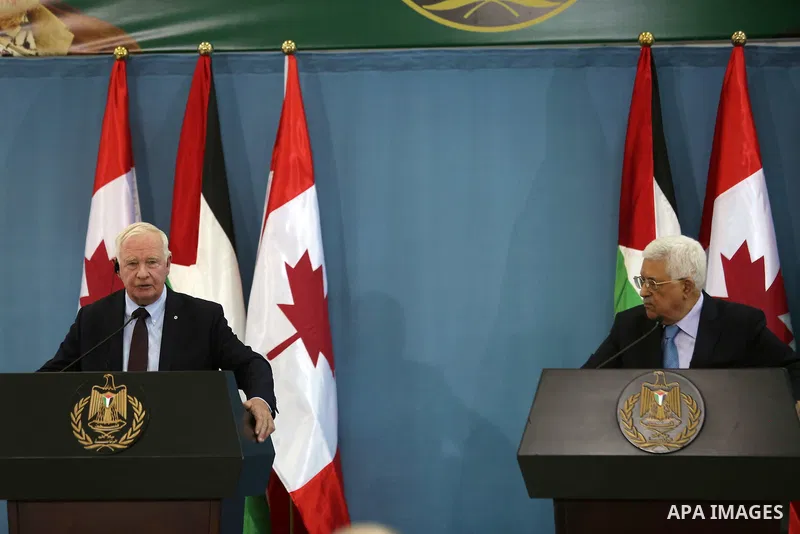 Palestinian President Mahmoud Abbas and Canada's Governor General David Johnston attend a joint news conference in the West Bank city of Ramallah November 4, 2016. Photo by Shadi Hatem