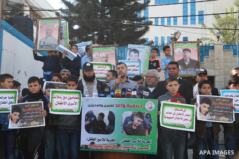 Palestinian boys take part in a protest to solidarity with jailed Palestinian Ahmad Manasrah was sentenced to 12 years in prison for attempted murder, in Gaza city, November 8, 2016. Photo by Hassan Jedi