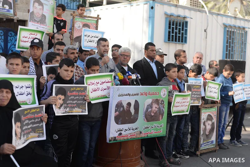 Palestinian boys take part in a protest to solidarity with jailed Palestinian Ahmad Manasrah was sentenced to 12 years in prison for attempted murder, in Gaza city, November 8, 2016. Photo by Hassan Jedi