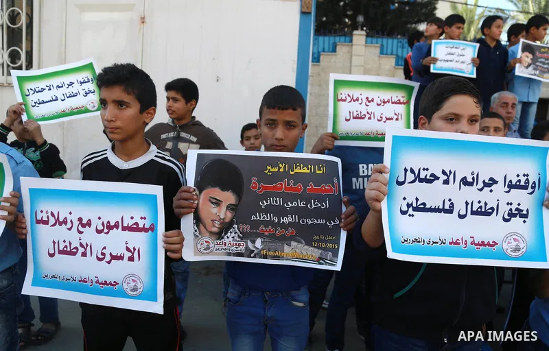 Palestinian boys take part in a protest to solidarity with jailed Palestinian Ahmad Manasrah was sentenced to 12 years in prison for attempted murder, in Gaza city, November 8, 2016. Photo by Hassan Jedi