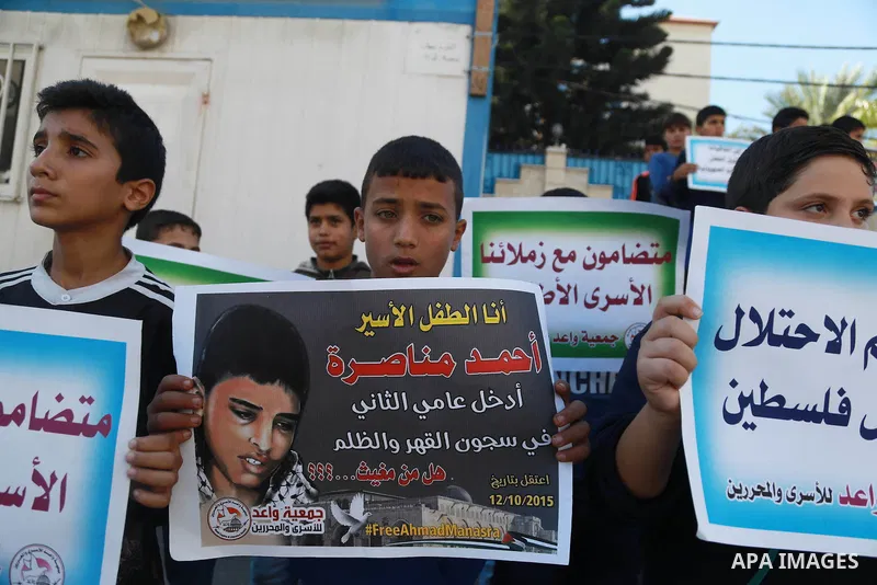 Palestinian boys take part in a protest to solidarity with jailed Palestinian Ahmad Manasrah was sentenced to 12 years in prison for attempted murder, in Gaza city, November 8, 2016. Photo by Hassan Jedi