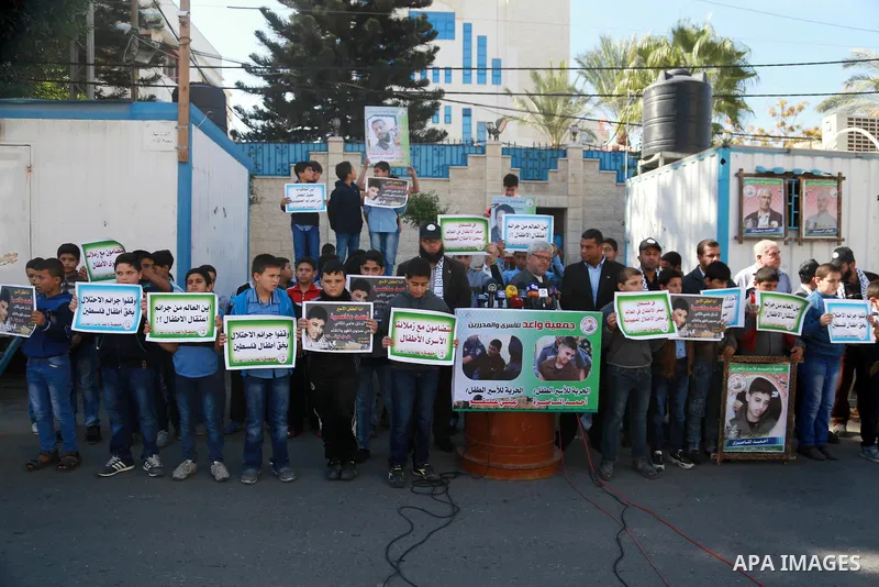 Palestinian boys take part in a protest to solidarity with jailed Palestinian Ahmad Manasrah was sentenced to 12 years in prison for attempted murder, in Gaza city, November 8, 2016. Photo by Hassan Jedi