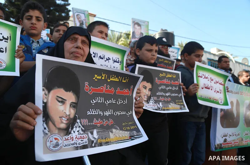 Palestinian boys take part in a protest to solidarity with jailed Palestinian Ahmad Manasrah was sentenced to 12 years in prison for attempted murder, in Gaza city, November 8, 2016. Photo by Hassan Jedi