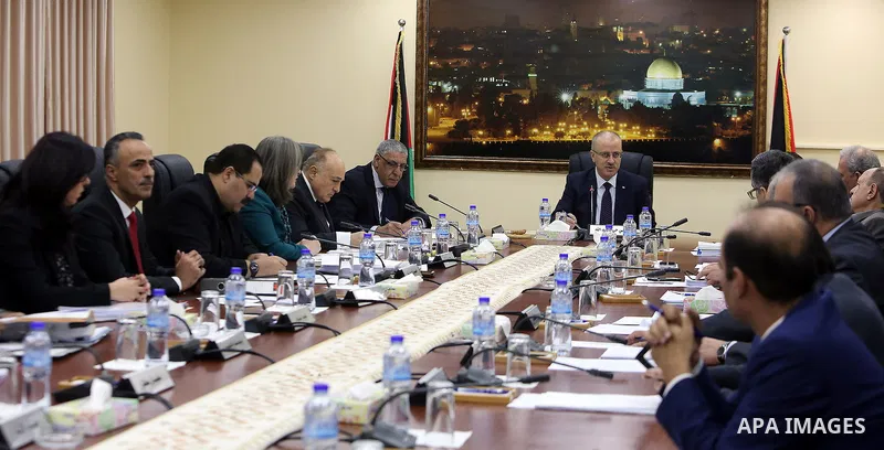 Palestinian Prime Minister, Rami Hamdallah, chairs a meeting of the council ministers, in the West Bank city of Ramallah, on November 8, 2016. Photo by Prime Minister Office