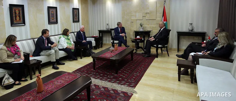 Palestinian Prime Minister, Rami Hamadallah, meets with members of the Scottish parliament in the West Bank city of Ramallah, on Nov 9, 2016. Photo by Prime Minister Office