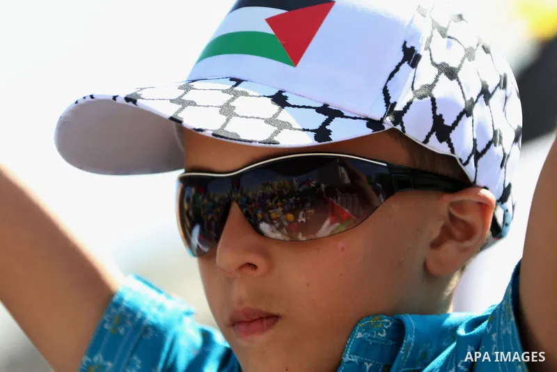 Palestinians take part in a rally marking the 12th anniversary of Palestinian leader Yasser Arafat's death, in the West Bank city of Ramallah November 10, 2016. Photo by Shadi Hatem