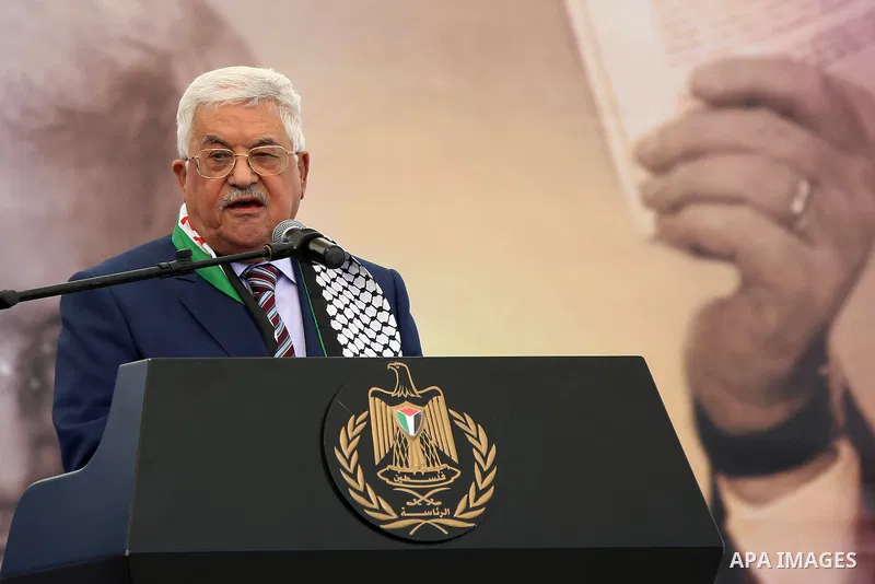 Palestinian President Mahmoud Abbas delivers a speech during a rally marking the 12th anniversary of Palestinian leader Yasser Arafat's death, in the West Bank city of Ramallah November 10, 2016. Photo by Shadi Hatem