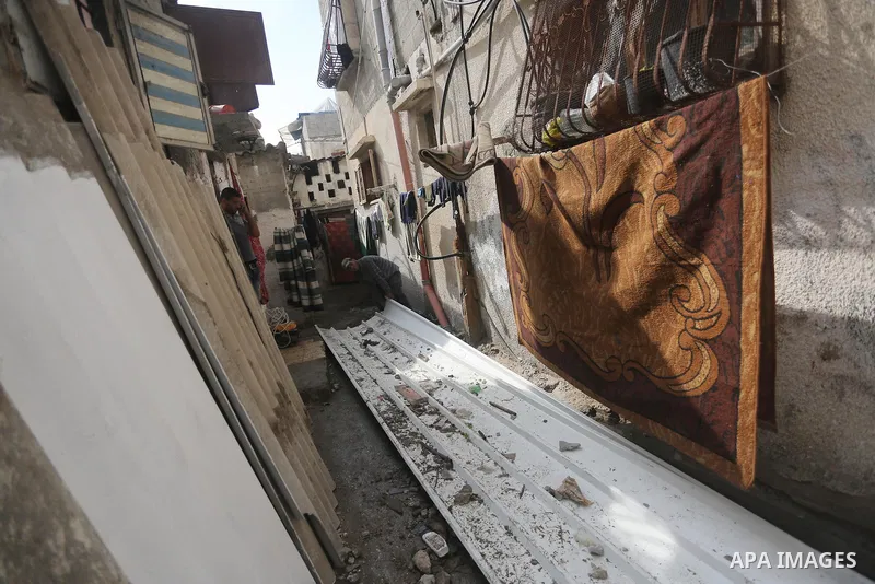 Palestinian workers reconstruct of houses poor families funded by the Minister of Awqaf and Religious Affairs, in Gaza city, on November 13, 2016. Photo by Mohammed Asad