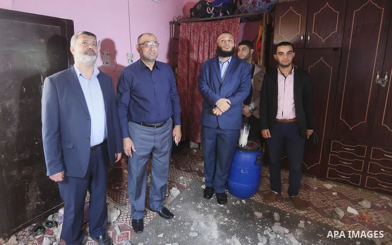 Palestinian Undersecretary of Minister of Awqaf and Religious Affairs, Hassan El-Safi, visits the houses poor families, in Gaza city, on November 13, 2016. Photo by Mohammed Asad