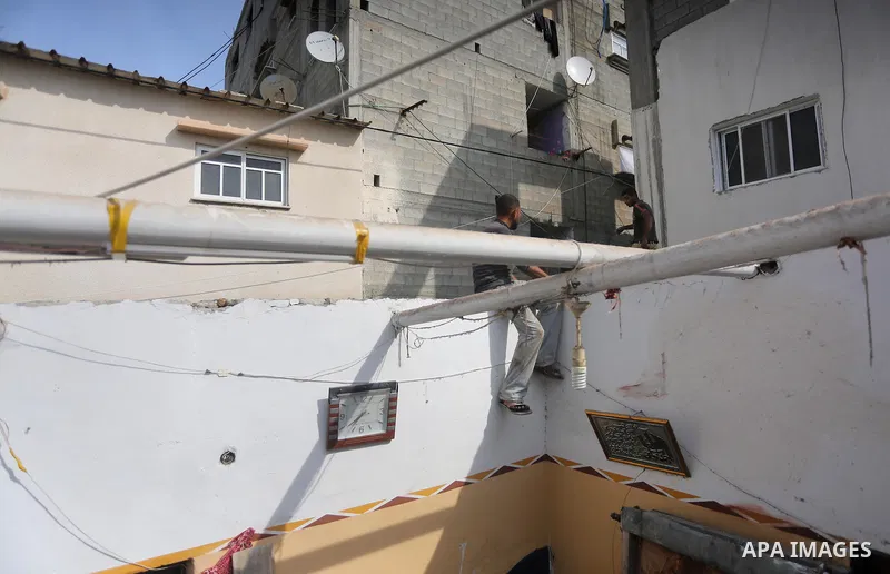 Palestinian workers reconstruct of houses poor families funded by the Minister of Awqaf and Religious Affairs, in Gaza city, on November 13, 2016. Photo by Mohammed Asad