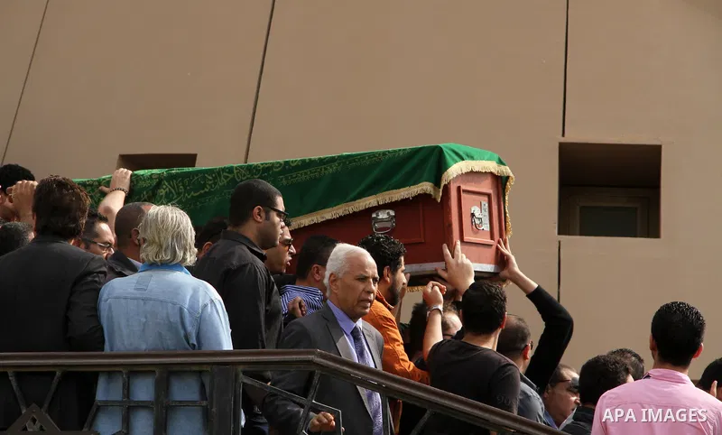 Egyptian mourners attend the funeral of the Egyptian actor Mahmoud Abdel-Aziz in Cairo on November 13, 2016. Photo by Amr Sayed