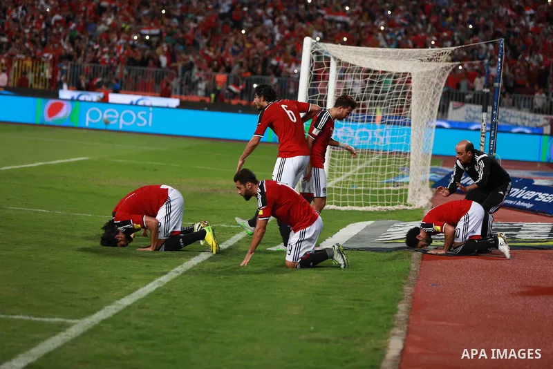 Egypt v Ghana compete during the 2018 World Cup qualifying Group E football match between Egypt and Ghana at the Borg el-Arab Stadium near Alexandria on November 13, 2016. Photo by Stringer