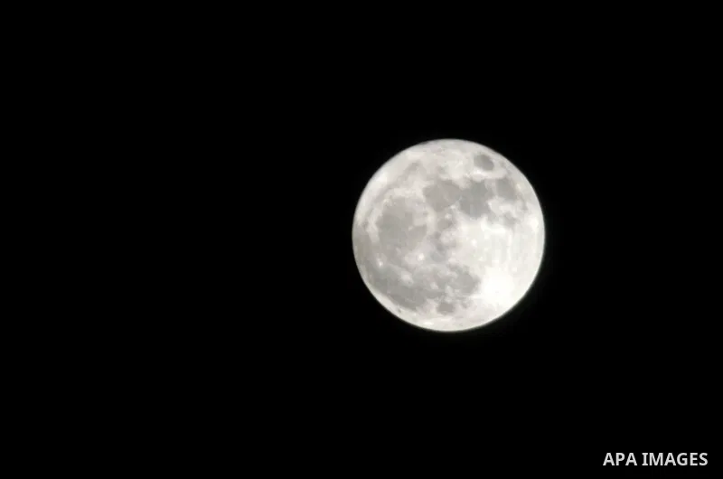 The 'Supermoon' rises over the southern Gaza strip of Rafah on November 14, 2016. The moon will be the closest to Earth since 1948 at a distance of 356,509 kilometres (221,524 miles), creating what NASA described as "an...