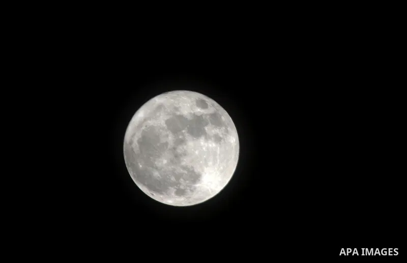 The 'Supermoon' rises over the southern Gaza strip of Rafah on November 14, 2016. The moon will be the closest to Earth since 1948 at a distance of 356,509 kilometres (221,524 miles), creating what NASA described as "an...