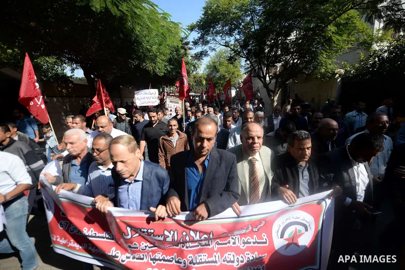 Palestinian supporters of the Popular Front for the Liberation of Palestine (PFLP) take part in a protest marking the national day of independence, in Gaza City on November 15, 2016. Photo by Hassan Jedi