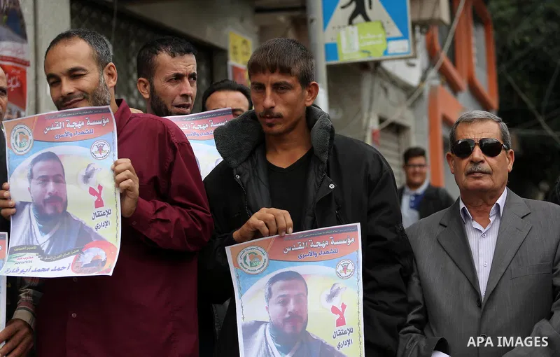 Palestinians take part during a protest to show solidarity with Palestinian prisoners on hunger strike in Israeli Jails, in Gaza city, on November 16, 2016. Photo by Mohammed Asad