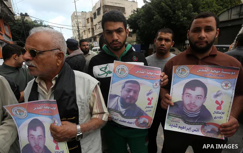 Palestinians take part during a protest to show solidarity with Palestinian prisoners on hunger strike in Israeli Jails, in Gaza city, on November 16, 2016. Photo by Mohammed Asad