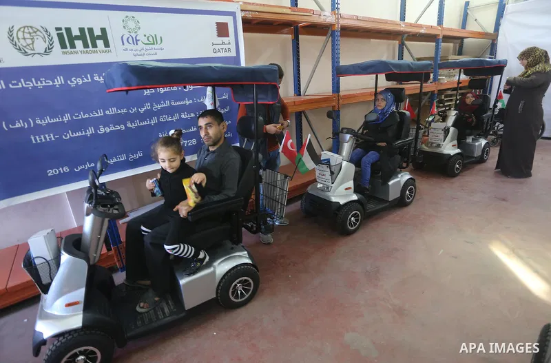 Palestinians with special needs receive electric cars financed by the Turkish humanitarian relief and freedoms IHH and Qatari Foundation Ruff, in Gaza City, on November 17, 2016. Photo by Mohammed Asad