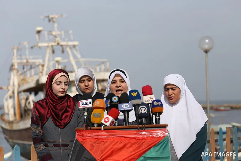 Spokesman of the National Commission to break the siege Mona Skaik, speaks during a press conference at the seaport in Gaza city on November 19, 2016. Photo by Mohammed Asad