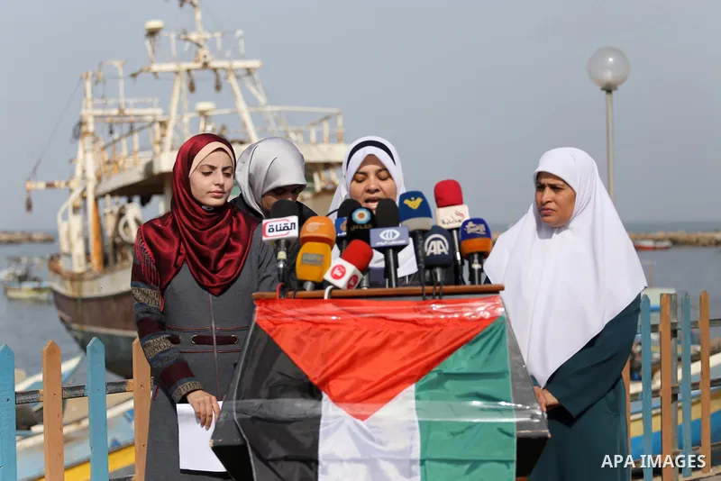 Spokesman of the National Commission to break the siege Mona Skaik, speaks during a press conference at the seaport in Gaza city on November 19, 2016. Photo by Mohammed Asad