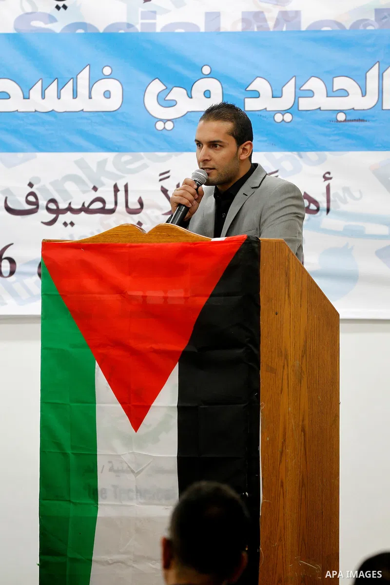 Head of Media Omar Fatafta, speaks during the first Media conference, at Palestine technical college in the West Bank city of Hebron, on Nov. 20, 2016. Photo by Wisam Hashlamoun