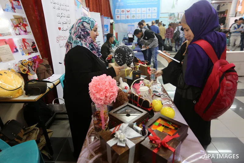 Palestinians take part during technology exhibition funded by Islamic Development Bank in Jeddah, at the Islamic University in Gaza city, on Nov. 20, 2016. Photo by Mohammed Asad