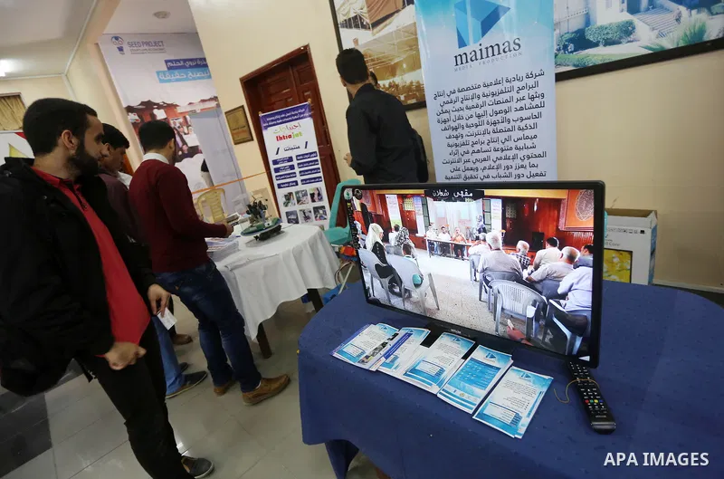 Palestinians take part during technology exhibition funded by Islamic Development Bank in Jeddah, at the Islamic University in Gaza city, on Nov. 20, 2016. Photo by Mohammed Asad
