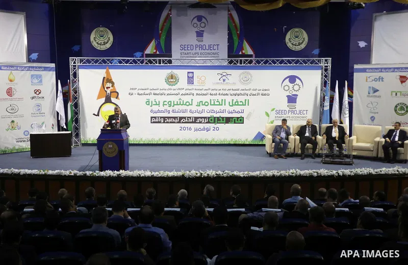Palestinians take part during technology exhibition funded by Islamic Development Bank in Jeddah, at the Islamic University in Gaza city, on Nov. 20, 2016. Photo by Mohammed Asad