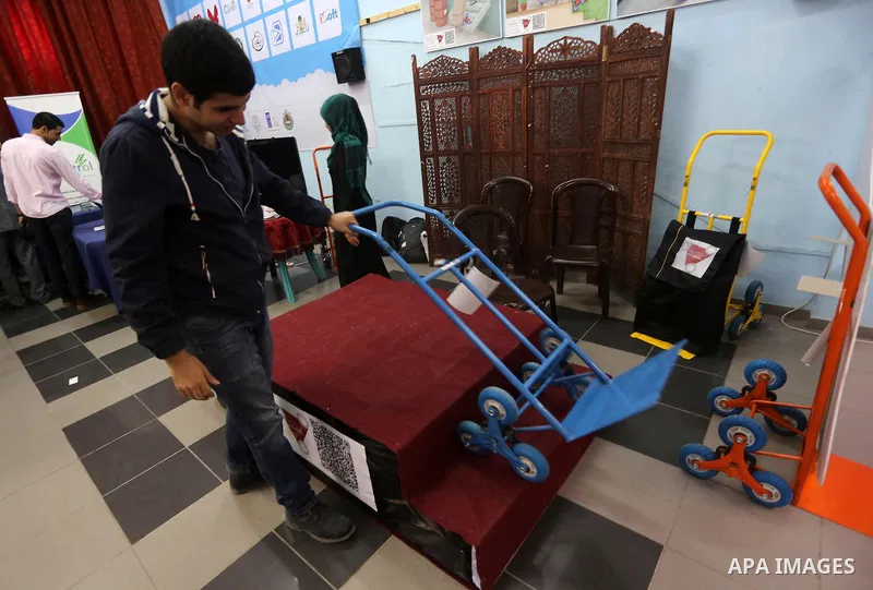 Palestinians take part during technology exhibition funded by Islamic Development Bank in Jeddah, at the Islamic University in Gaza city, on Nov. 20, 2016. Photo by Mohammed Asad