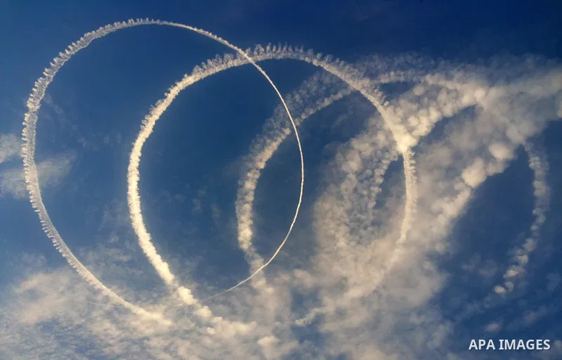 A picture take on November 20, shows an Israeli F16 flying over the Gaza city. Photo by Abed Rahim Khatib