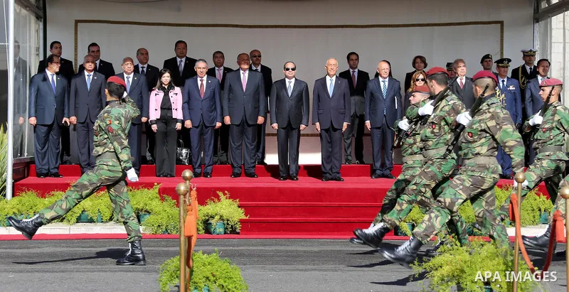 Portuguese President Marcelo Rebelo de Sousa and his Egyptian counterpart Abdel Fattah al-Sisi attend the military honours at the Belem monastery on the beginning of a state visit in Lisbon, on November 21, 2016. Photo b...