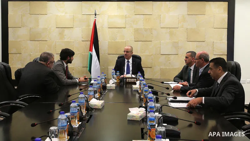 Palestinian Prime Minister, Rami Hamdallah, meets with delegation from the Vilan energy group, in the West bank city of Ramallah, on November 22, 2016. Photo by Prime Minister Office