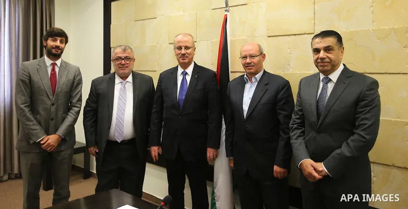 Palestinian Prime Minister, Rami Hamdallah, meets with delegation from the Vilan energy group, in the West bank city of Ramallah, on November 22, 2016. Photo by Prime Minister Office