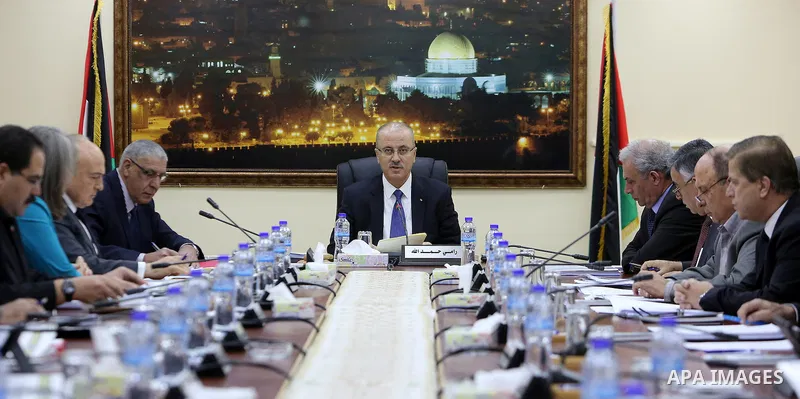 Palestinian Prime Minister, Rami Hamdallah, chairs a meeting of the council Ministers, in the West Bank city of Ramallah, on November 22, 2016. Photo by Prime Minister Office