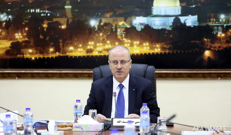 Palestinian Prime Minister, Rami Hamdallah, chairs a meeting of the council Ministers, in the West Bank city of Ramallah, on November 22, 2016. Photo by Prime Minister Office